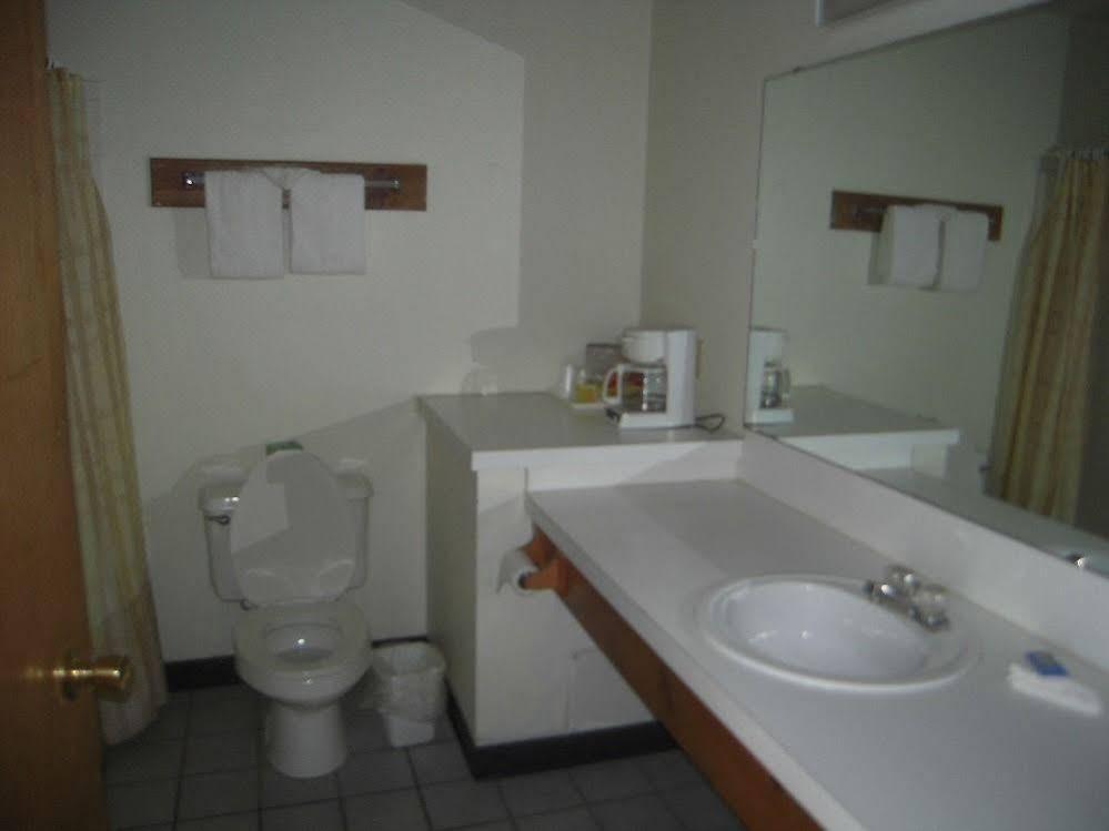 Oak Hill Inn And Suites Tahlequah Extérieur photo