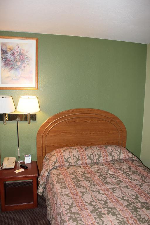 Oak Hill Inn And Suites Tahlequah Extérieur photo