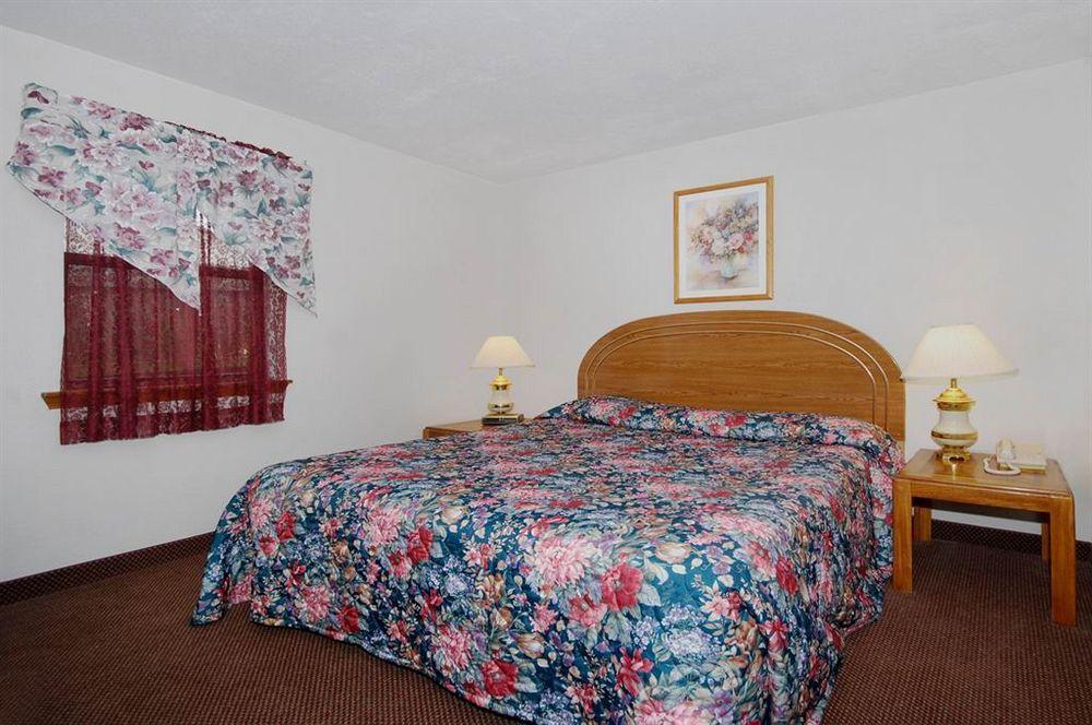 Oak Hill Inn And Suites Tahlequah Extérieur photo