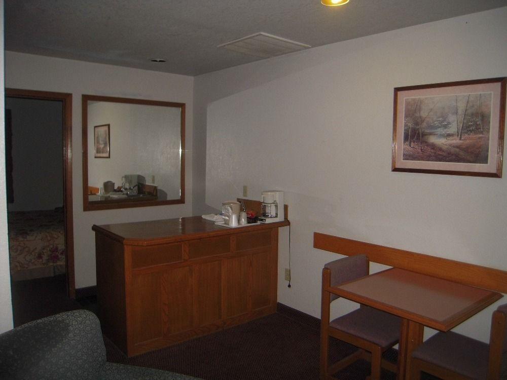 Oak Hill Inn And Suites Tahlequah Extérieur photo