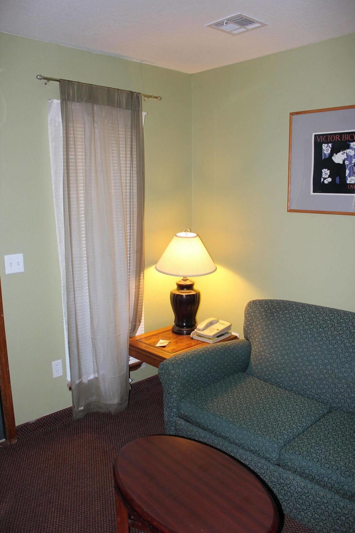 Oak Hill Inn And Suites Tahlequah Extérieur photo