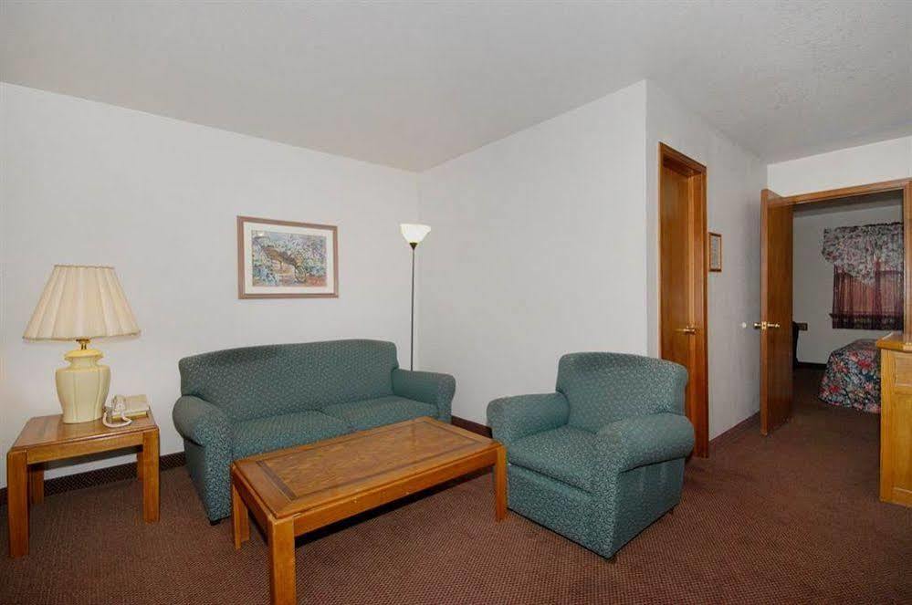 Oak Hill Inn And Suites Tahlequah Extérieur photo