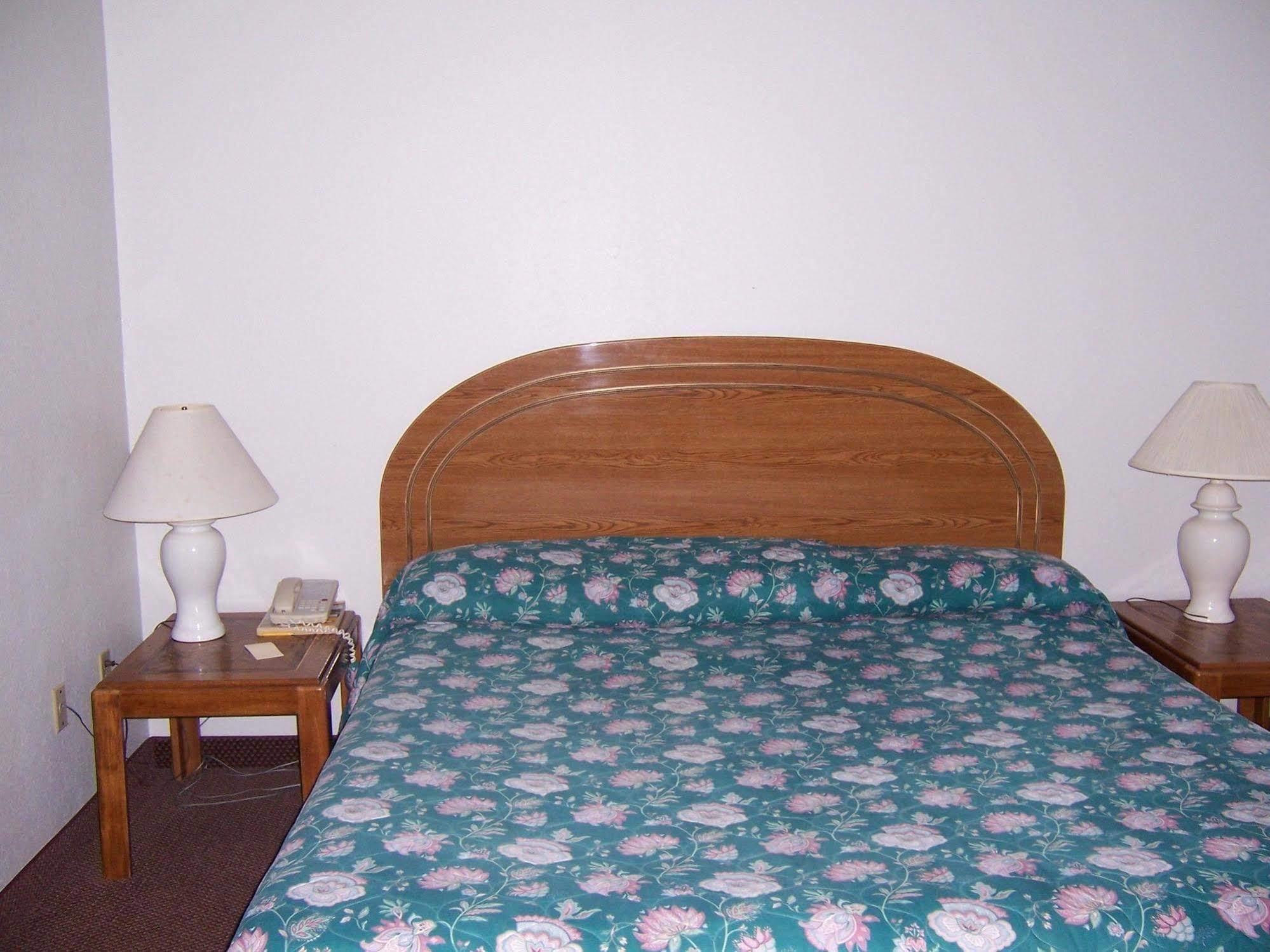 Oak Hill Inn And Suites Tahlequah Extérieur photo