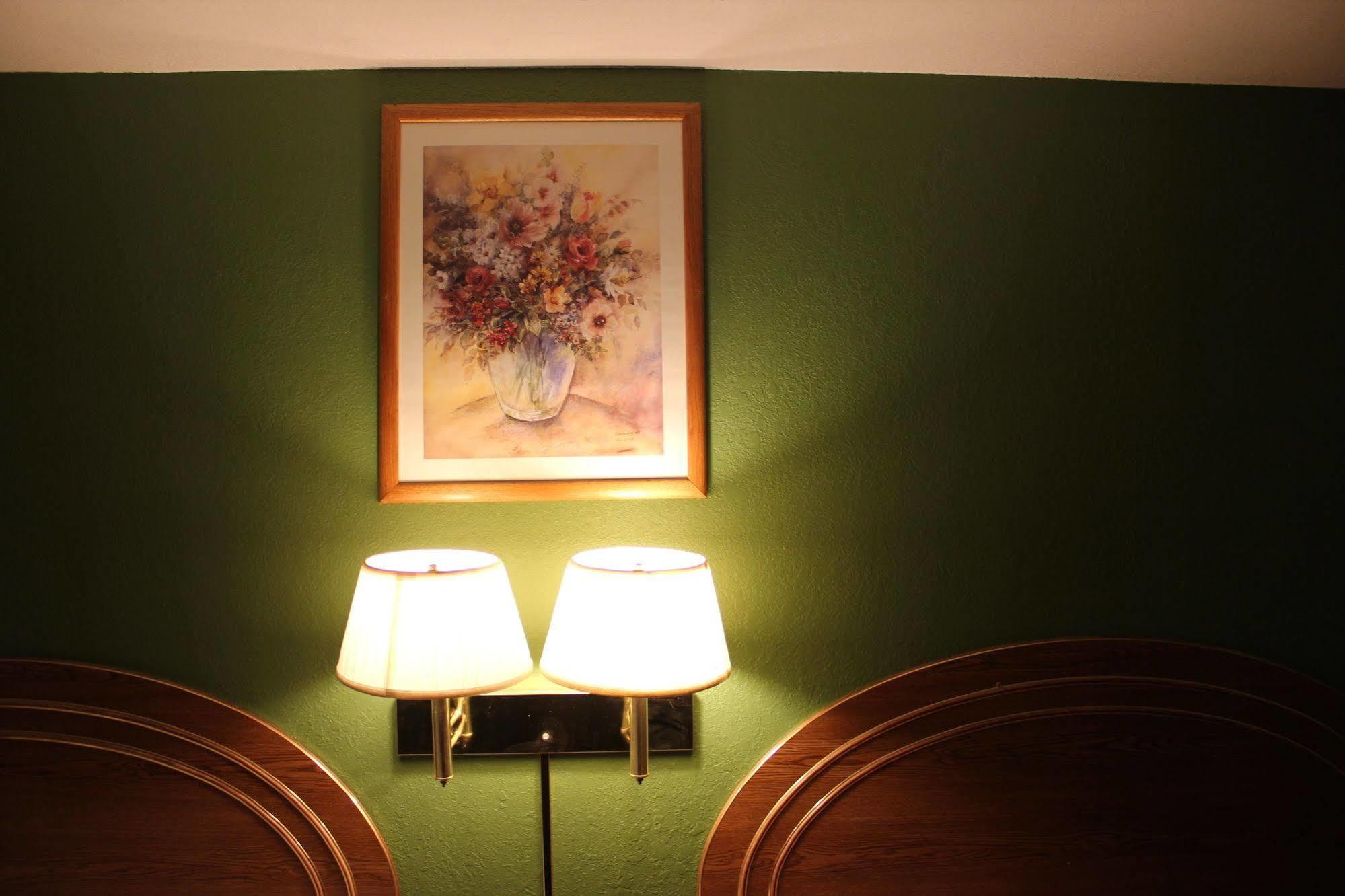 Oak Hill Inn And Suites Tahlequah Extérieur photo